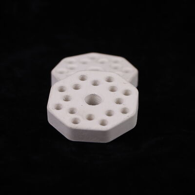 Resistenza agli shock termici 250 Ceramica di mullite con coefficiente di dilatazione termica da 4,5 a 5,5 × 10⁻⁶ per Kelvin e durezza da 7 a 8 Mohs Utilizzata nei sistemi di protezione termica