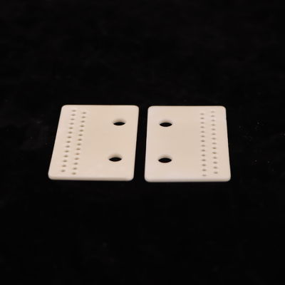 8.9 X 10-6/K Espansione termica Ceramica di ossido di alluminio per applicazioni durevoli e resistenti