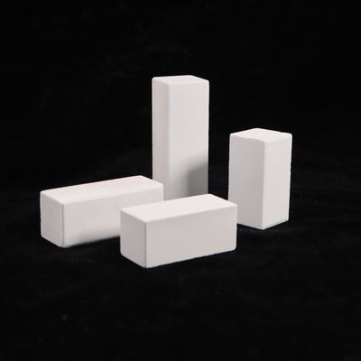 Resistenza alla frantumazione a freddo superiore a 90 MPa Forno Colonne composte da mullite di corindone e densità 2,8 gcm3 progettate per le prestazioni nei sistemi di forno industriale