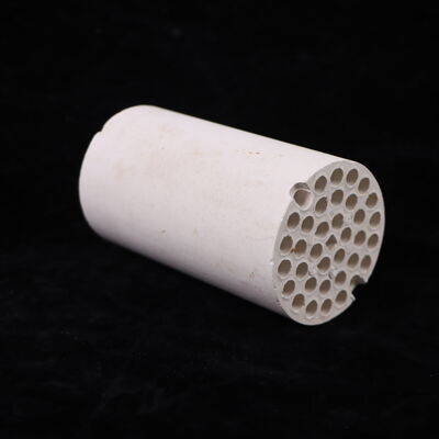 Densità da 3,75 a 3,9 grammi per centimetro cubo di ceramica di ossido di alluminio Resistenza alla compressione superiore a 3000 MPa Resistenza alla flessione da 200 a 400 MPa