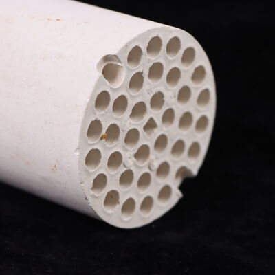 Densità da 3,75 a 3,9 grammi per centimetro cubo di ceramica di ossido di alluminio Resistenza alla compressione superiore a 3000 MPa Resistenza alla flessione da 200 a 400 MPa