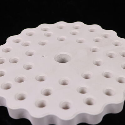 Conduttività termica da 3,5 a 4,5 watt per metro Kelvin Mullite ceramica con coefficiente di espansione termica da 4,5 a 5,5 volte 10 alla minus 6 per Kelvin e porosità inferiore al 15 per cento