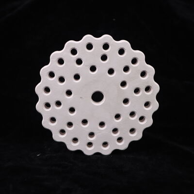 Conduttività termica da 3,5 a 4,5 watt per metro Kelvin Mullite ceramica con coefficiente di espansione termica da 4,5 a 5,5 volte 10 alla minus 6 per Kelvin e porosità inferiore al 15 per cento