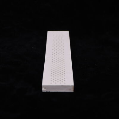 Resistenza agli shock termici 250 Ceramica di mullite che offre una costante dielettrica da 6 a 7 e durezza da 7 a 8 Mohs, ideale per componenti di isolamento elettrico