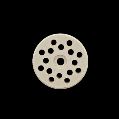 Porosità tipicamente inferiore al 15 percento Ceramica di mullite per alte temperature adatta per applicazioni industriali con durezza da 7 a 8 Mohs