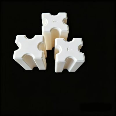 Resistenza alla trazione da 200 a 400 MPa Alumina ceramica che offre resistenza all'isolamento superiore a 1012 Ohm-cm Materiale per apparecchiature elettriche industriali