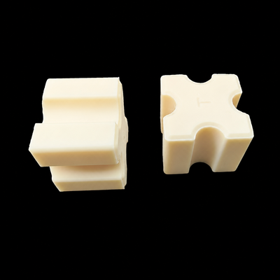 Resistenza alla compressione superiore a 3000 MPa Ceramica di alluminio che offre eccellente durezza e stabilità termica per l'ingegneria
