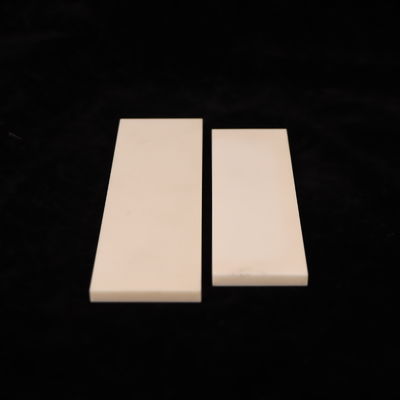 Espansione termica in ceramica di allumina 8.9 X 10-6/K e densità 3.75-3.9g/cm3 Perfetto per le vostre esigenze B2B
