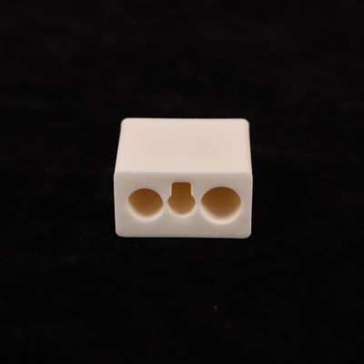 0.25 Poisson's Ratio Alumina Ceramica Il componente essenziale per i prodotti bianchi