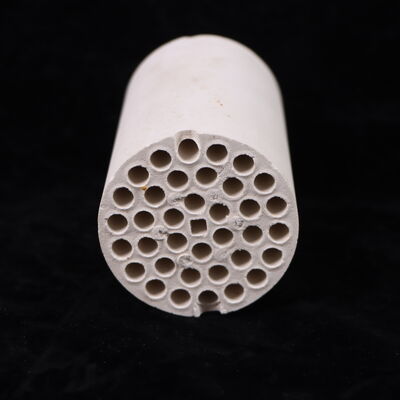 Densità da 3,75 a 3,9 grammi per centimetro cubo di ceramica di ossido di alluminio Resistenza alla compressione superiore a 3000 MPa Resistenza alla flessione da 200 a 400 MPa